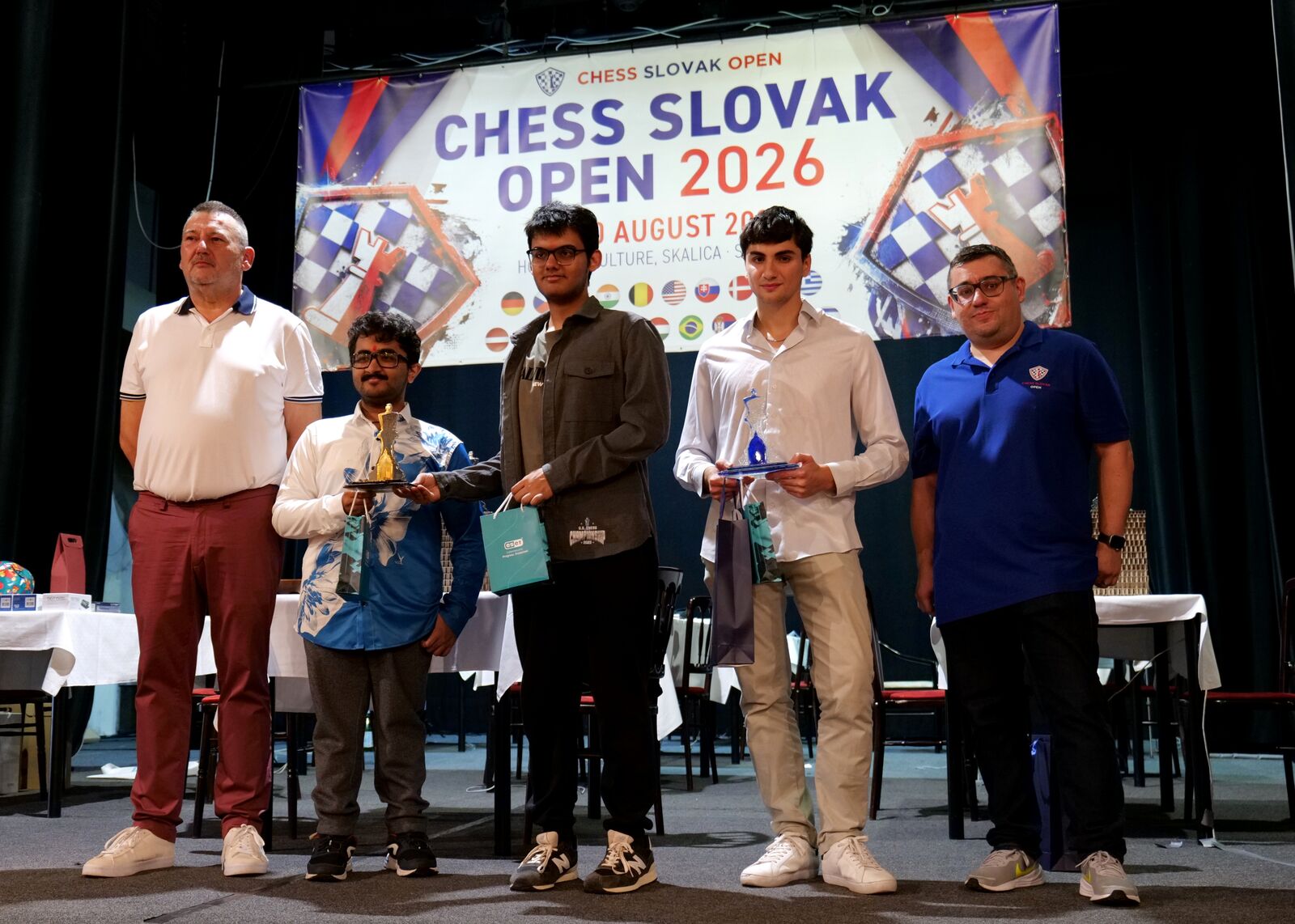 Milan Roman pri vyhlásení víťazov turnaja Masters 2026